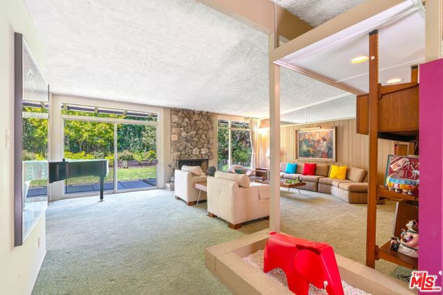 7545 Kimdale Lane, Los Angeles CA: https://media.crmls.org/mediaz/542d27e6-36d2-4abb-9f98-44ba84fd6f42.jpg
