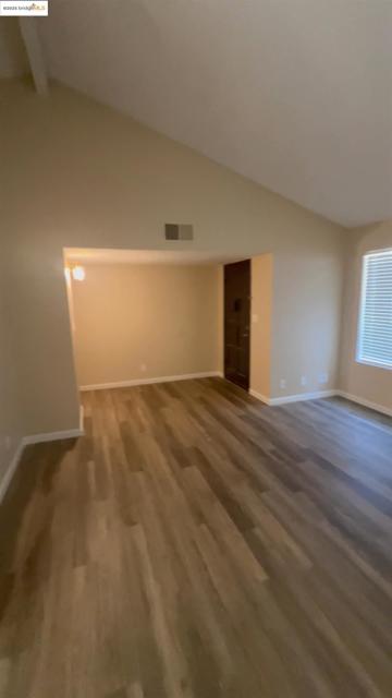 1260 Kenwal Rd, Concord CA: https://media.crmls.org/mediaz/542d2d14-e01e-450d-ad28-05322a7bcfc5.jpg
