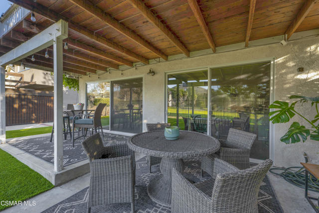 5757 Lake Lindero Drive, Agoura Hills CA: https://media.crmls.org/mediaz/542d8b5b-ae8a-466c-9fbb-6632485a5836.jpg