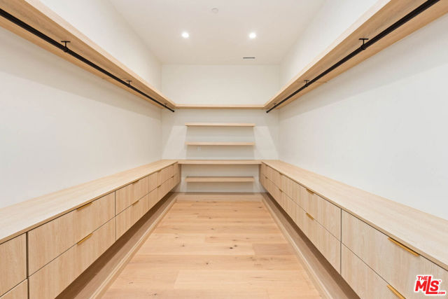 5366 Horizon Drive, Malibu CA: https://media.crmls.org/mediaz/542e55e2-68f5-472b-91e4-b9cdb1cbb79a.jpg