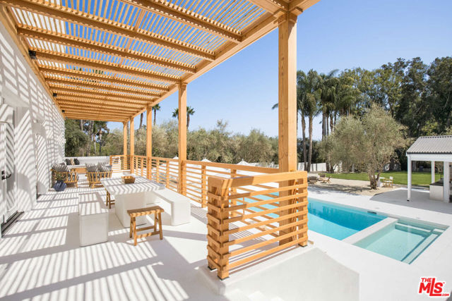 27405 Pacific Coast Highway, Malibu CA: https://media.crmls.org/mediaz/542ebb53-2f36-4863-b057-9906b29e72a7.jpg