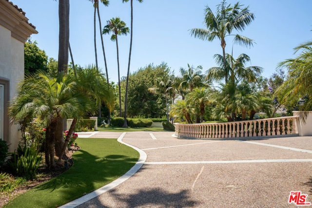 16727 Camino Sierra Del Sur Drive, Rancho Santa Fe CA: https://media.crmls.org/mediaz/542ee832-0694-430a-b41e-baea7036949d.jpg