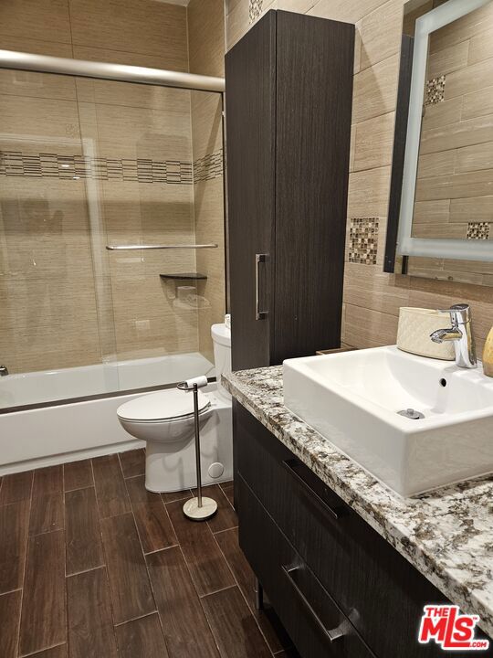 7218 Hillside Avenue, Los Angeles CA: https://media.crmls.org/mediaz/542eeae7-ae47-4397-a62b-9e1e9de04dbb.jpg