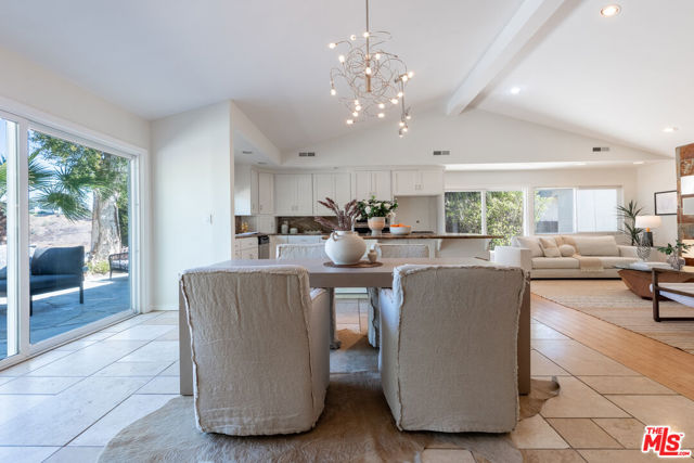 8919 Moorcroft Avenue, West Hills CA: https://media.crmls.org/mediaz/542fd67c-23bd-4b1e-bbd2-297aa04262e8.jpg