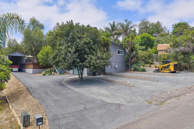 2615 Ginger Way, Escondido CA: https://media.crmls.org/mediaz/542ff87b-d7e6-4132-b1f5-a9cbe6f3b8d4.jpg