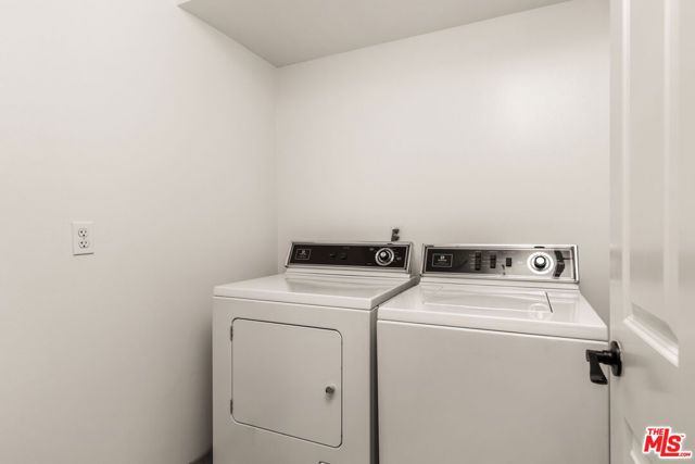 2667 Menlo Avenue, Los Angeles CA: https://media.crmls.org/mediaz/54303a32-b940-49f7-9e49-24fbb6f23ca2.jpg