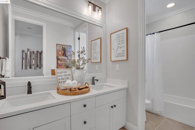 542 Harbor Cove Cir, Discovery Bay CA: https://media.crmls.org/mediaz/543065ec-1f0c-470f-8232-857612f4b60b.jpg