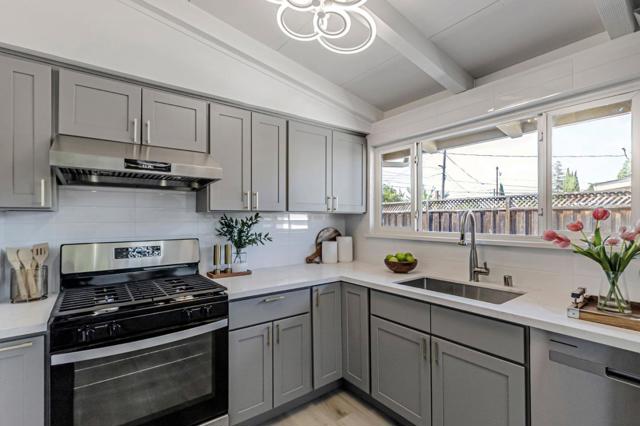 761 Lakeknoll Drive, Sunnyvale CA: https://media.crmls.org/mediaz/5431148a-f553-46d6-a683-1388ab219d3e.jpg