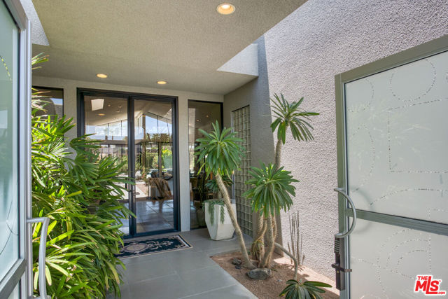 6 Rocky Lane, Rancho Mirage CA: https://media.crmls.org/mediaz/54318efb-76c9-493e-b7cc-623ee42b68c3.jpg