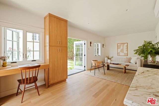 1068 Queen Anne Place, Los Angeles CA: https://media.crmls.org/mediaz/5431b67d-48ac-43f9-92b6-2fc6911618c0.jpg