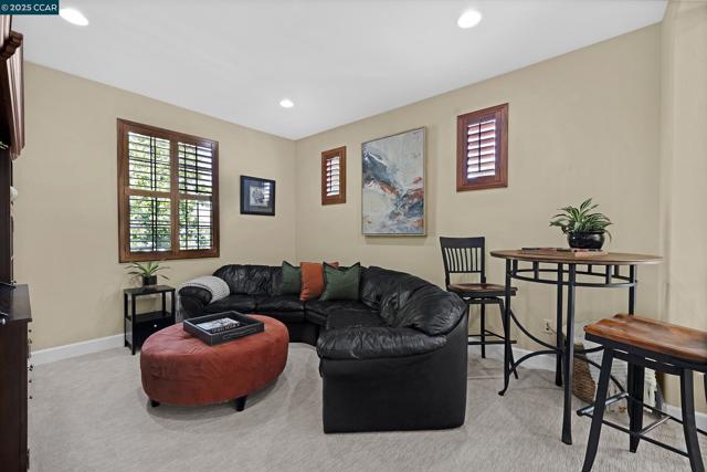 2222 Creekview Pl, Danville CA: https://media.crmls.org/mediaz/5431cc25-68b8-45ec-88ac-90a542d5d544.jpg