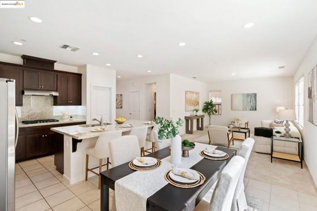 112 Willowrun Way, Oakley CA: https://media.crmls.org/mediaz/5431ee66-1aee-489b-bda7-c6924ef80693.jpg