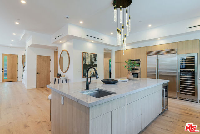 11559 La Maida Street, Valley Village CA: https://media.crmls.org/mediaz/54321d96-27e1-47c5-ab96-9f8e13935a08.jpg