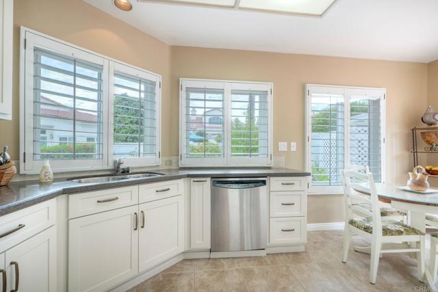 Detail Gallery Image 7 of 32 For 3376 Corsica Way, Oceanside,  CA 92056 - 2 Beds | 2 Baths