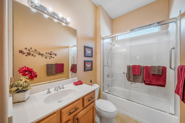 80600 Avenida Santa Carmen, Indio CA: https://media.crmls.org/mediaz/5432f5e5-a8b8-4616-8eec-dda9d1a47e31.jpg