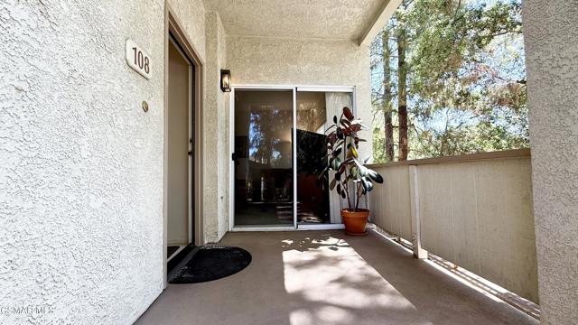 5824 Oak Bend Lane, Oak Park CA: https://media.crmls.org/mediaz/54331e3b-39b2-48df-b3da-d1a4e673dc4a.jpg