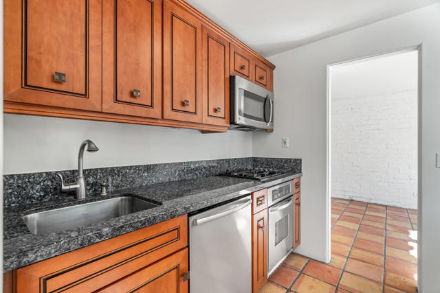 839 N Avenida Olivos, Palm Springs CA: https://media.crmls.org/mediaz/5433a46e-953c-4c43-8634-af4d563ddf90.jpg