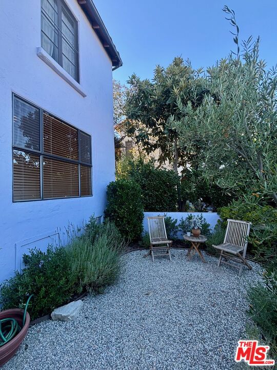 2439 West Silver Lake Drive, Los Angeles CA: https://media.crmls.org/mediaz/5433e003-e3de-4d86-be6e-eb746305e5b7.jpg