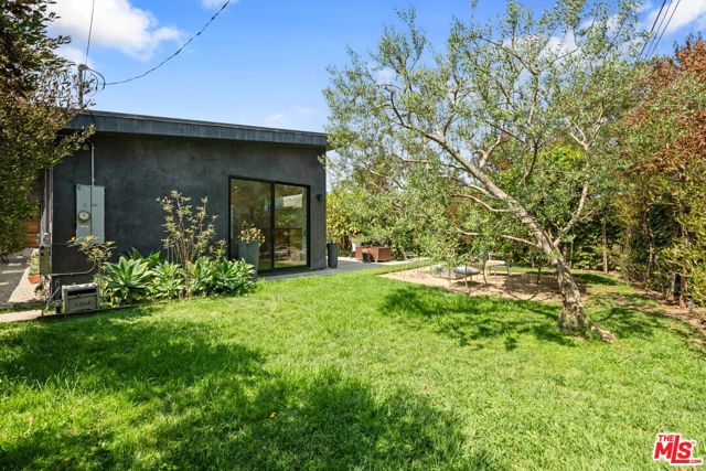 4276 Campbell Drive, Los Angeles CA: https://media.crmls.org/mediaz/543496ca-f06e-43bf-b4ec-9a66fe797ad2.jpg
