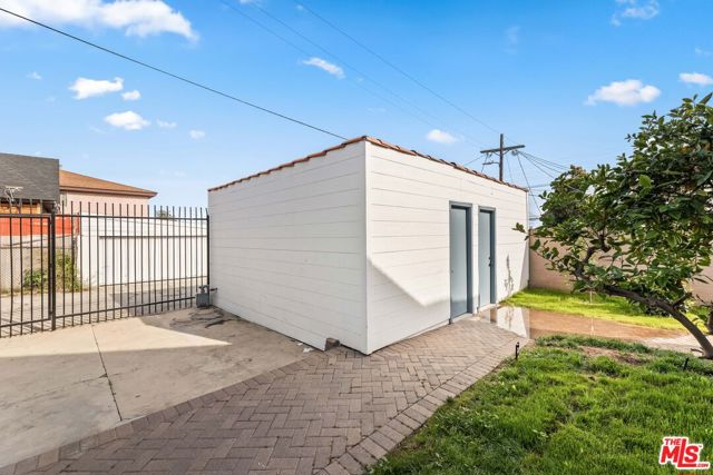 426 N Pacific Avenue, San Pedro CA: https://media.crmls.org/mediaz/5434dc8c-700d-4415-afb7-60d3a9ef4966.jpg