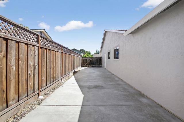 4217 Waycross Ct, Pleasanton CA: https://media.crmls.org/mediaz/5435070b-4389-4072-b06a-724261af2ecd.jpg