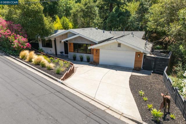 148 Draeger Drive, Moraga CA: https://media.crmls.org/mediaz/54354830-ea55-4940-aefd-01d1fbaf095d.jpg