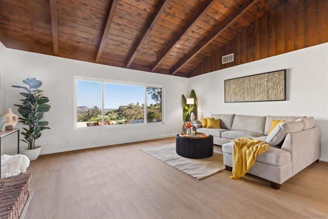 25311 Jesmond Dene Road, Escondido CA: https://media.crmls.org/mediaz/54358083-0589-4c0e-9e48-b12b772b611c.jpg