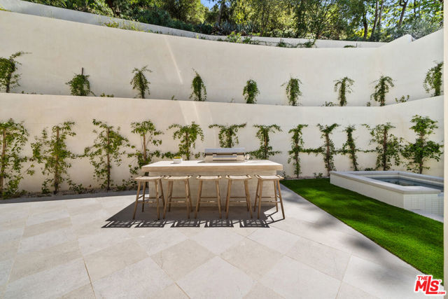 10950 Verano Road, Los Angeles CA: https://media.crmls.org/mediaz/5435a11f-41ee-4979-a05f-fbcc6e918e08.jpg