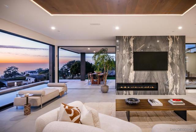 722 Amphitheatre Dr, Del Mar CA: https://media.crmls.org/mediaz/5435c3b5-9a36-4afa-b30b-5d5cc74d1ef8.jpg