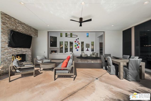 27 Ambassador Circle, Rancho Mirage CA: https://media.crmls.org/mediaz/5435fb9c-6ad3-4f3c-ac92-cc11ba524aa2.jpg