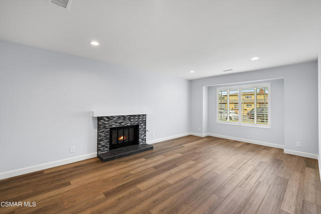 350 Campbell Way, Oxnard CA: https://media.crmls.org/mediaz/543612cf-fe3e-41a3-bba3-0375a634072d.jpg