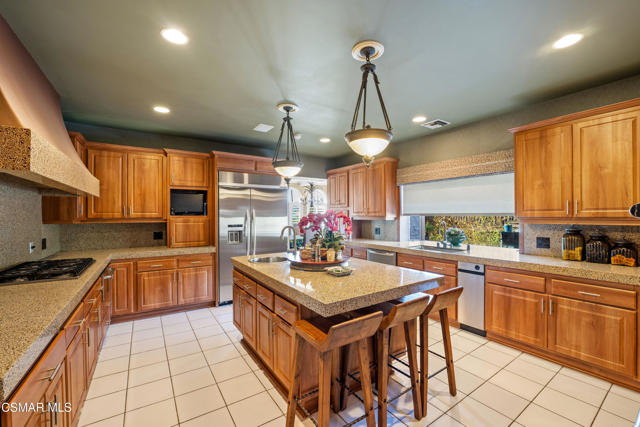 5810 Zumirez Drive, Malibu CA: https://media.crmls.org/mediaz/54364367-fcfa-41df-97d5-b1c822c37260.jpg