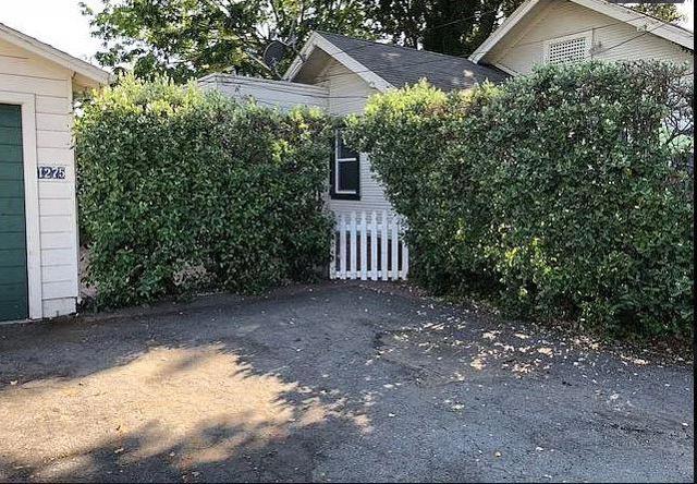 1275 Latham Street, Mountain View CA: https://media.crmls.org/mediaz/543684e0-43d4-4d68-9e06-7452fd7e2d5d.jpg