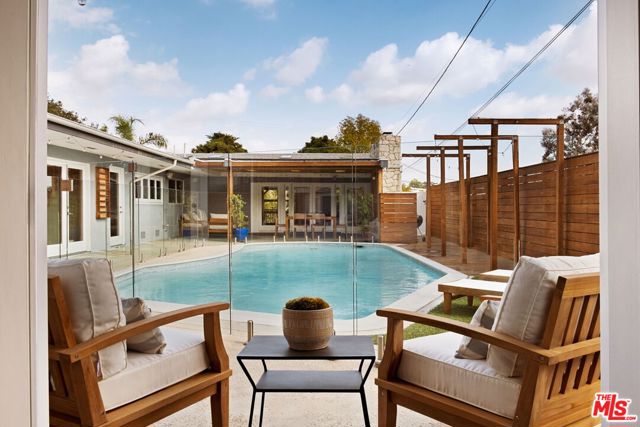 3019 Surry Street, Los Angeles CA: https://media.crmls.org/mediaz/5436dd7d-b8cc-45b6-880d-4386b103220f.jpg