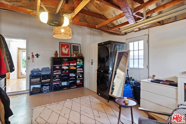 7339 Lasaine Avenue, Van Nuys CA: https://media.crmls.org/mediaz/5436dda3-e2fc-4ccb-bdc6-ef6dccd034ac.jpg