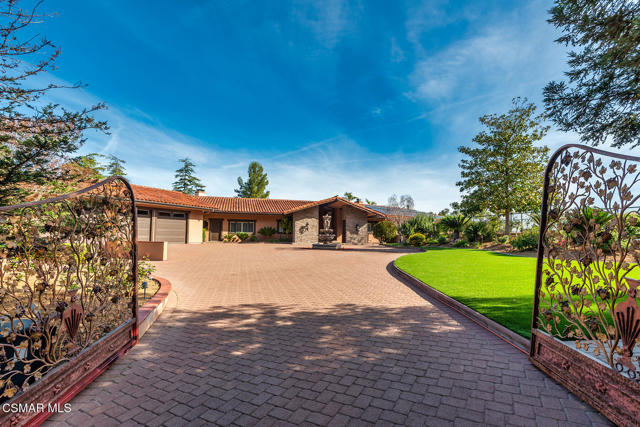 11 Inverness Road, Thousand Oaks CA: https://media.crmls.org/mediaz/543731d7-1a08-4a21-a44a-5d38ac8a5f1d.jpg