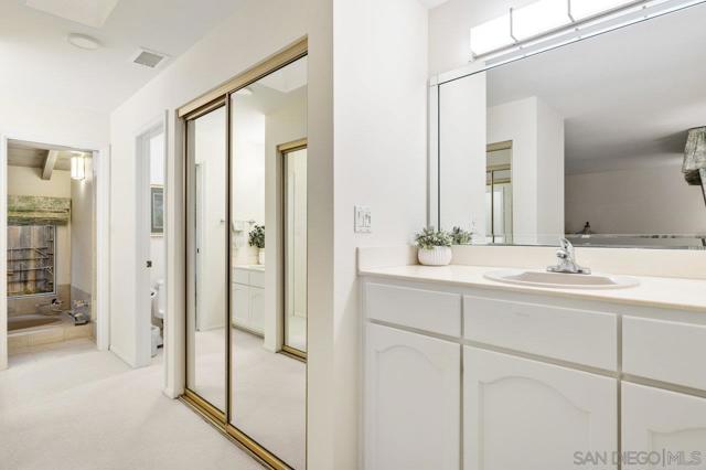 1059 Hymettus Ave, Encinitas CA: https://media.crmls.org/mediaz/543769aa-d05f-4fe0-b6d6-32dce14ba480.jpg