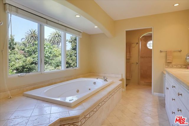 4099 Creciente Drive, Santa Barbara CA: https://media.crmls.org/mediaz/54378683-8103-4793-a5e6-fbda05e36c59.jpg