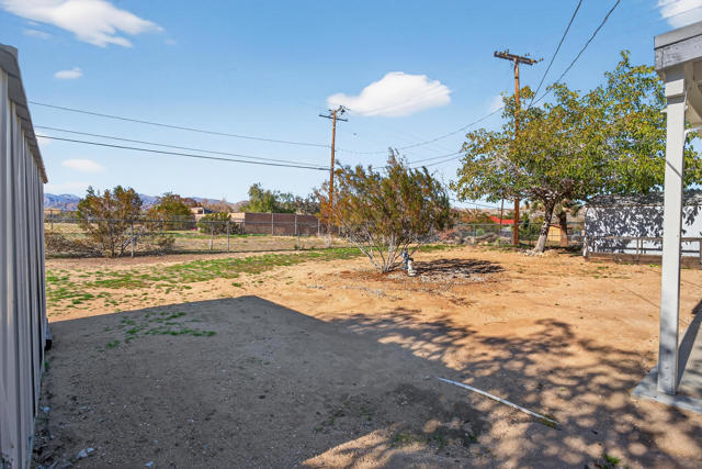7504 Balsa Avenue, Yucca Valley CA: https://media.crmls.org/mediaz/5437ab3e-9e88-424b-a843-13901fa37079.jpg