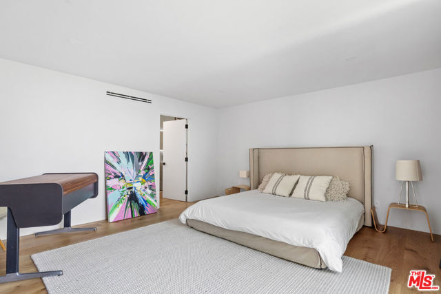 23812 Malibu Crest Drive, Malibu CA: https://media.crmls.org/mediaz/54389506-56a6-4a50-af75-8869d750f862.jpg