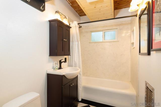 4470 Pine Ridge Avenue, Julian CA: https://media.crmls.org/mediaz/5438ab1c-3a36-4b4b-a2b0-35af523c10bc.jpg