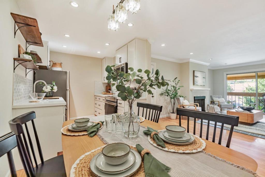 1210 Golden Oaks Lane