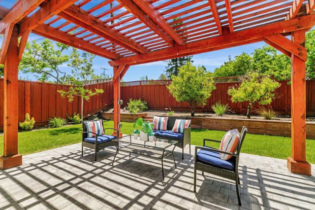 1580 Alameda De Las Pulgas, Redwood City CA: https://media.crmls.org/mediaz/5438f01c-d06c-4cd0-9db8-97658b6bc6a8.jpg