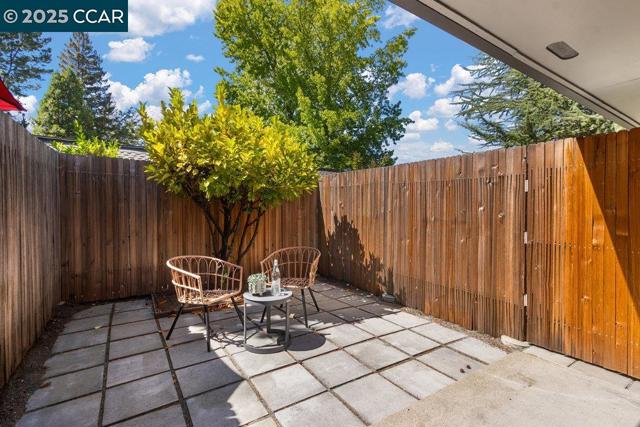 1932 Ptarmigan Dr, Walnut Creek CA: https://media.crmls.org/mediaz/5438f114-93ba-46b5-bada-778d64c05912.jpg