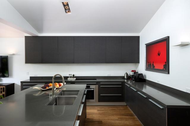 1409 Laurel Street, Menlo Park CA: https://media.crmls.org/mediaz/54390077-031e-4863-bb68-fa7202fe7be5.jpg
