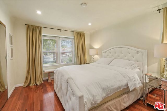 5324 Irvine Avenue, Valley Village CA: https://media.crmls.org/mediaz/54397267-0916-4ce7-98d4-fe51505fac57.jpg