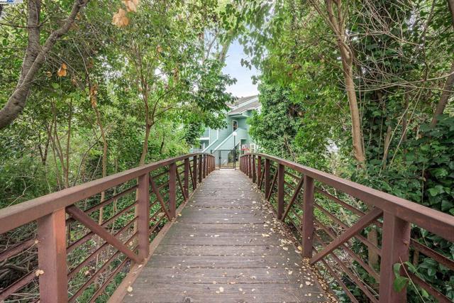 205 Dursey Dr, Pinole CA: https://media.crmls.org/mediaz/5439e960-cbe6-4427-8a92-c584a424c3e2.jpg