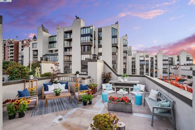 156 Lombard St, San Francisco CA: https://media.crmls.org/mediaz/543a1a3d-31cc-4d65-9116-44a0775ae266.jpg