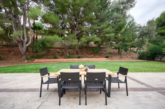 674 Lautrec Court, Thousand Oaks CA: https://media.crmls.org/mediaz/543a3b3b-eb35-4519-9eb1-342b3289c72f.jpg