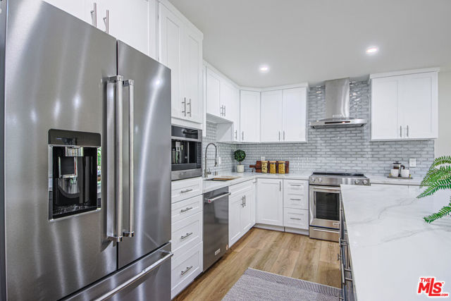 20 Ironsides Street, Marina del Rey CA: https://media.crmls.org/mediaz/543abae2-586a-4966-b940-63a71a0d8cd0.jpg